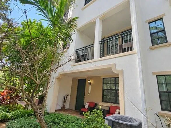 11355 SW 14th St, Pembroke Pines, FL 33025