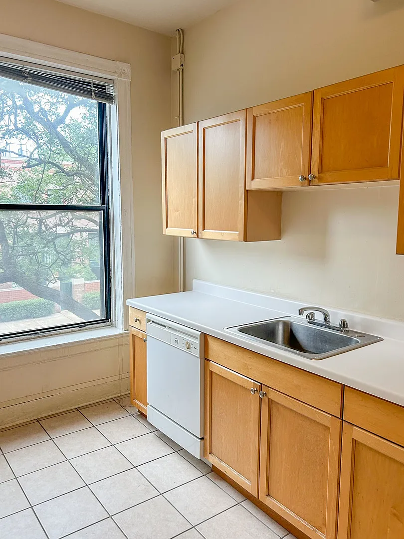 2 bed, $2,750 — Photo 4