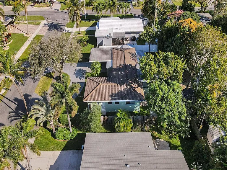 708 NE 24th Ave — Photo 35