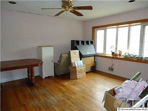 4th image of 446 New York Ave