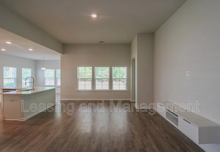 150 Daniels Creek Cir — Photo 2