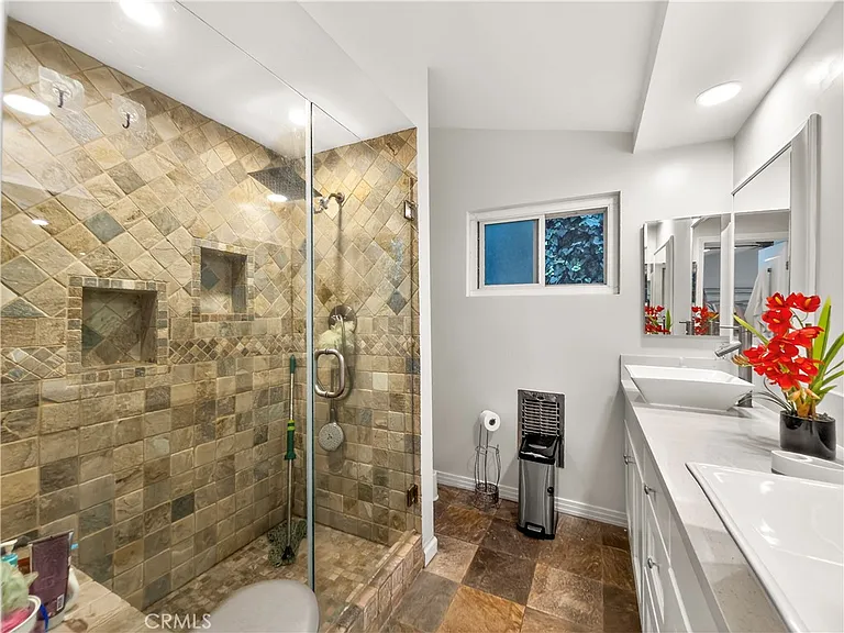 20520 Rhoda St — Photo 14