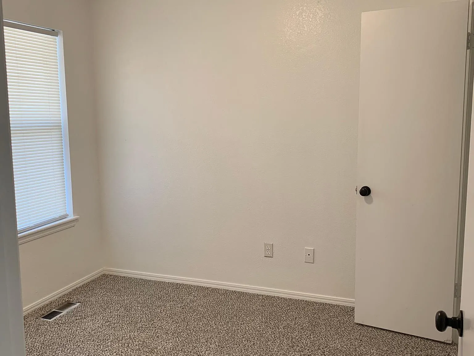 4308 Harvard Rd — Photo 3