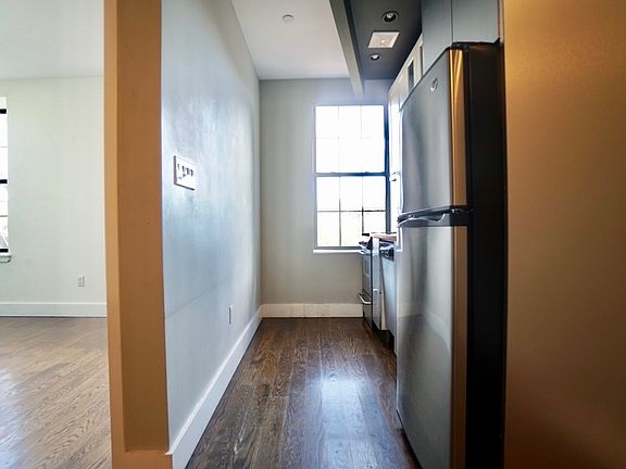 5th image of 617 Gates Ave #4A
