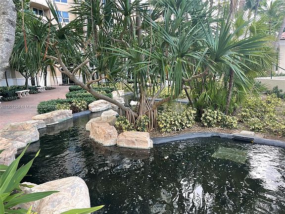 3rd image of 19501 W Country Club Dr APT 2106
