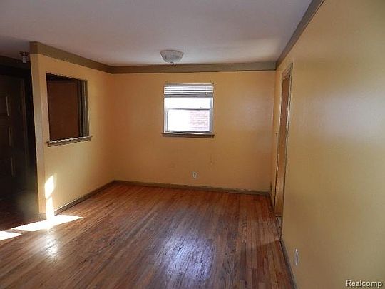 4th image of 8337 August Ave