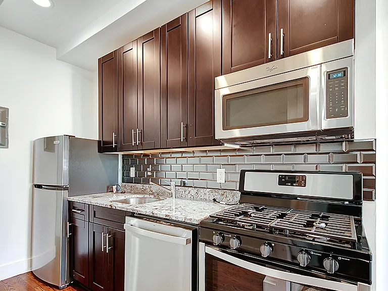 820 Knickerbocker Ave #3R — Photo 16