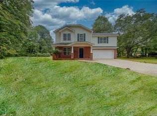 2006 Valrose Dr, Charlotte, NC 28216