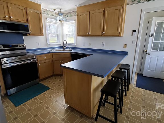 4th image of 103 Weeping Willow Way