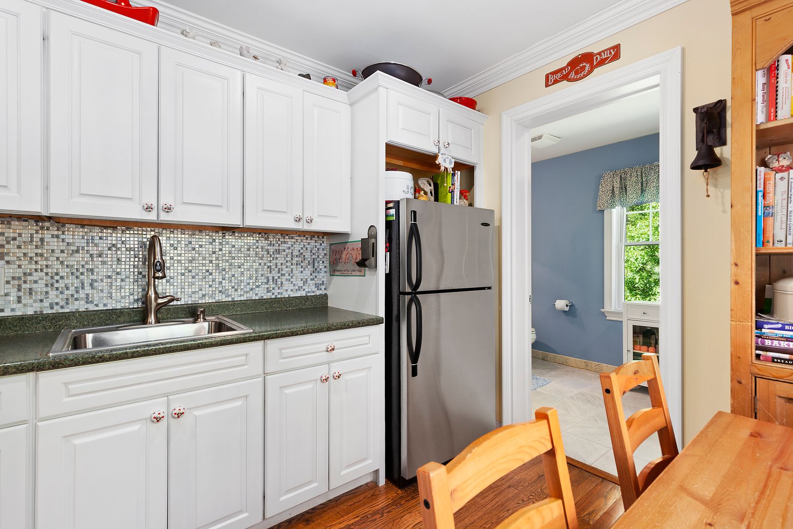  Apartment Kitchenette