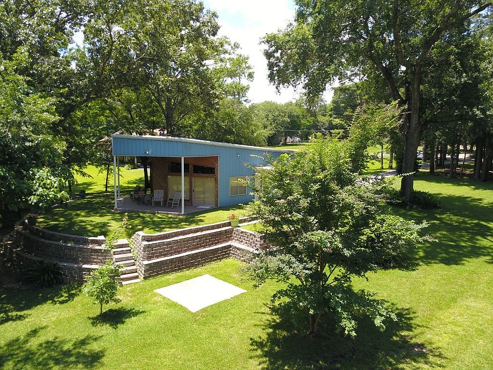 1st image of 23220 Edgewater Dr