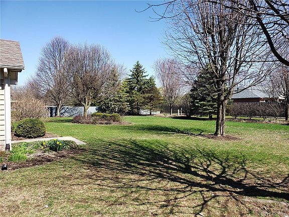 5th image of 100 Old Carriage Dr