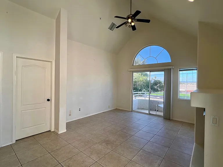420 Acoma Blvd S #12 — Photo 13