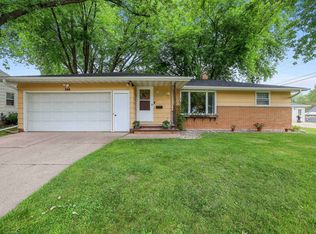 742 Westwood Dr, De Pere, WI 54115