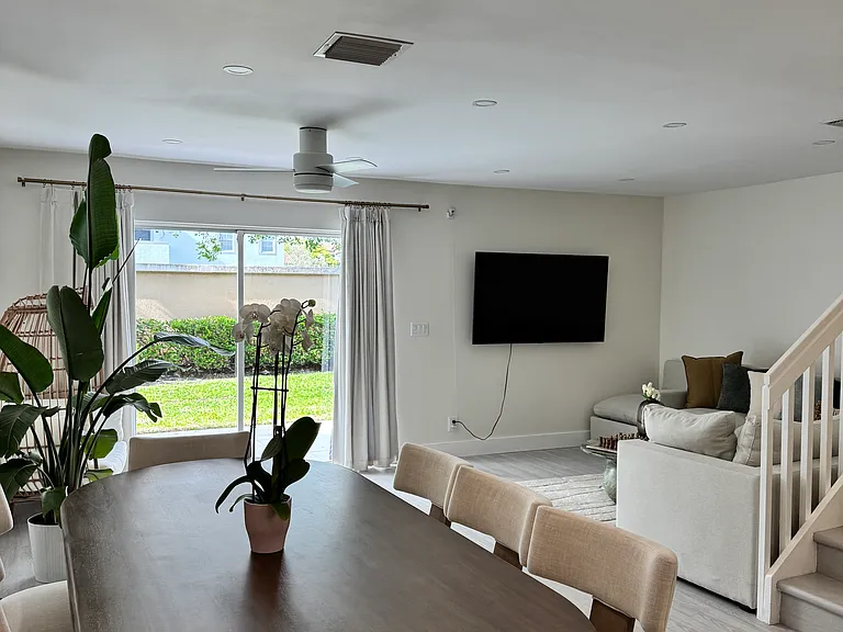 4453 SW 11th Pl — Photo 4