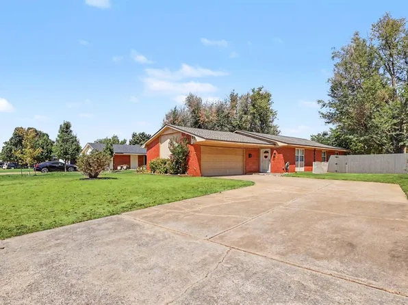 5705 NW 67th St, Warr Acres, OK 73132