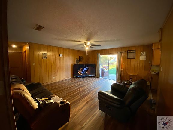 3rd image of 205 Hall St