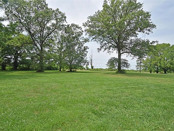 3rd image of 1 Glenmaro Ln
