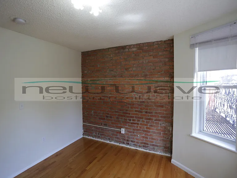58 Queensberry St #16 — Photo 3