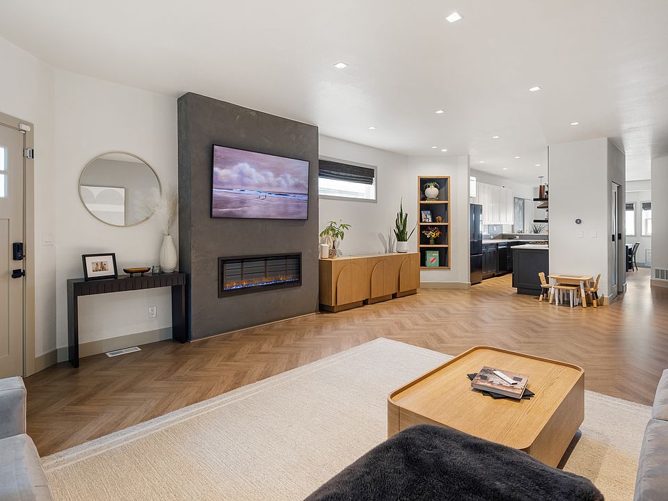 Living Room / Sitting Area