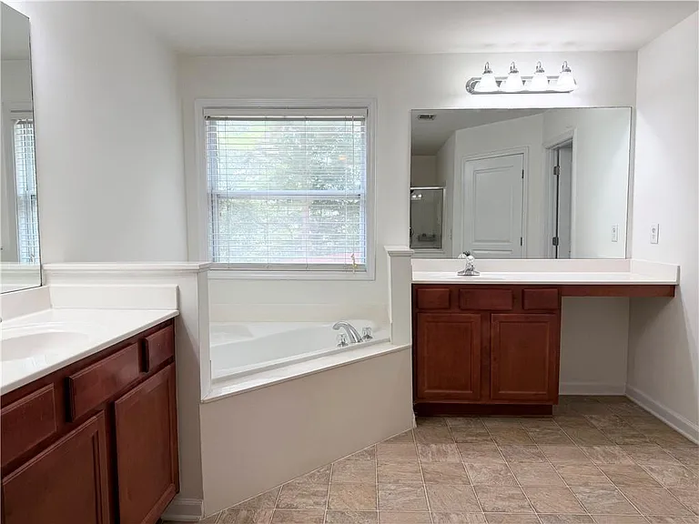 4306 Suwanee Brook Ct — Photo 42