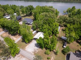 529 Riverview Dr, Decaturville, TN 38329