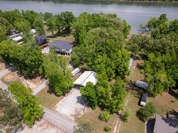 529 Riverview Dr, Decaturville, TN 38329