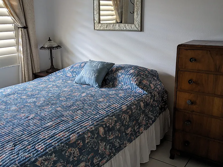 Guest room with queen sized bed.
