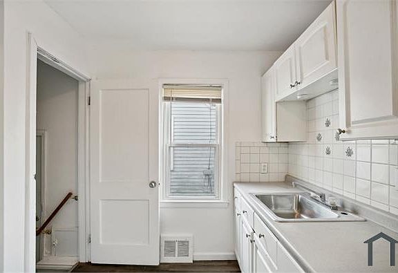 5th image of 3724 S Ethel St