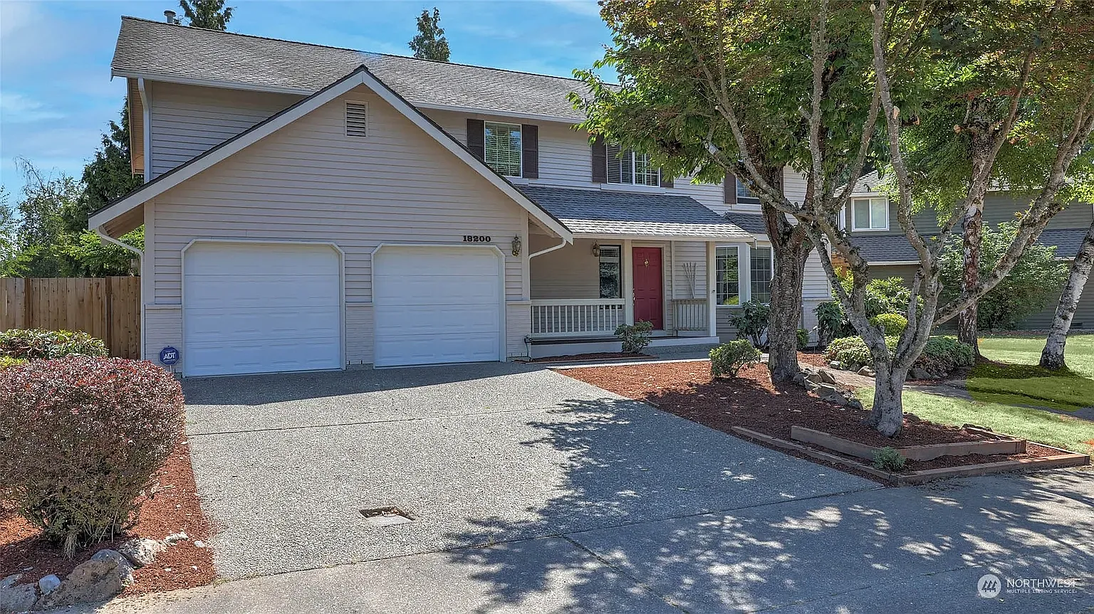 5 bed, 2.5 bath, 3020 sqft, $4,295 — Photo 2