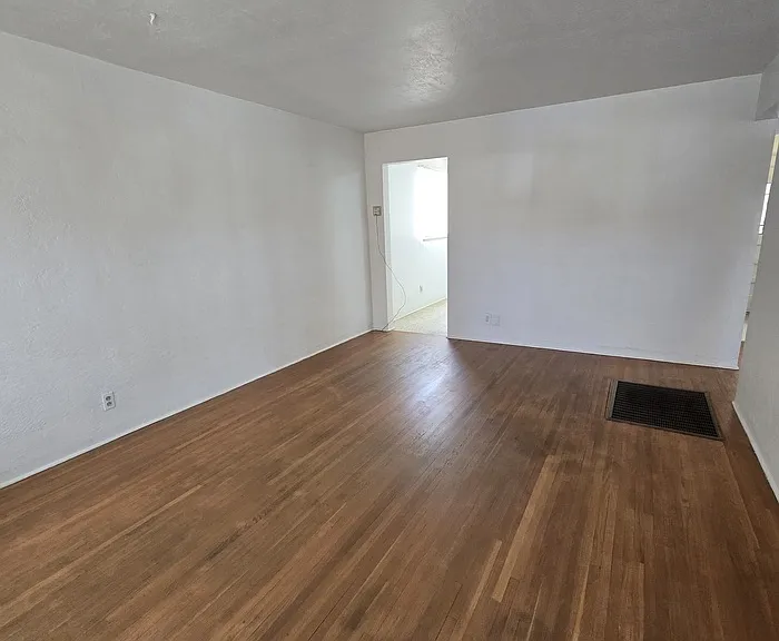5010 Roma Ave NE — Photo 4