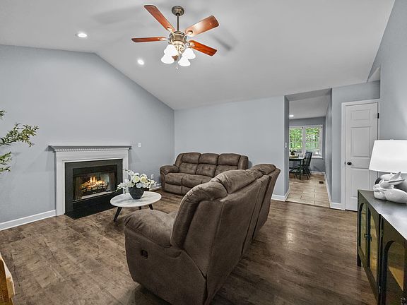 4th image of 140 Bramble Ct