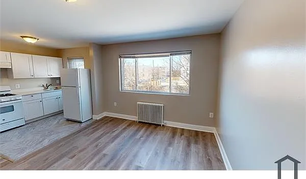2 bed, $1,748 — Photo 4