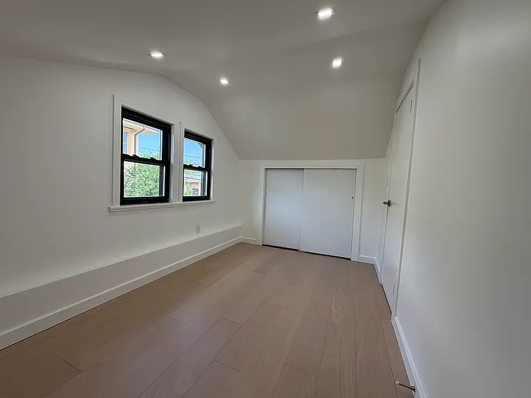 77 Centre St — Photo 6
