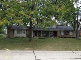25206 Chapelweigh Dr, Farmington Hills, MI 48336