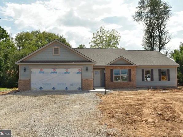 1523 Treeline Dr, Chambersburg, PA 17202