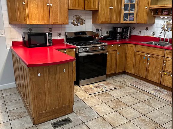2nd image of 233 Harrison Ave Floor 1