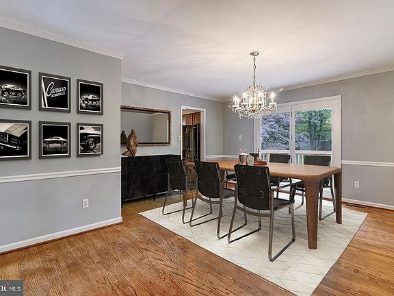4th image of 10615 Oak Pl