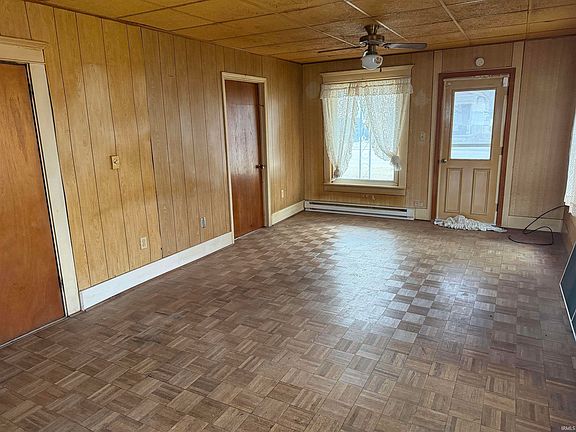 2nd image of 715 Elm St