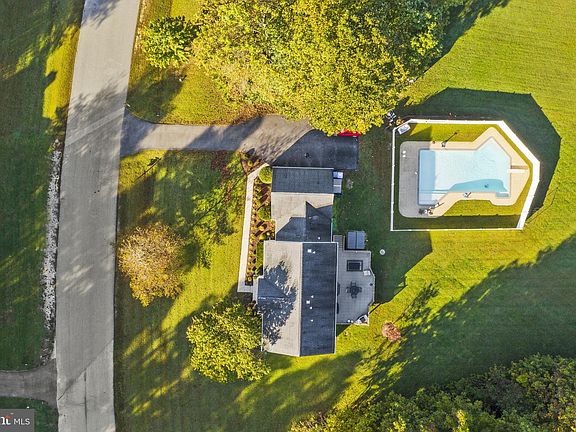 3rd image of 6118 Trotters Glen Dr