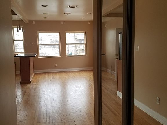 5th image of 6046 N Albany Ave Unit 2