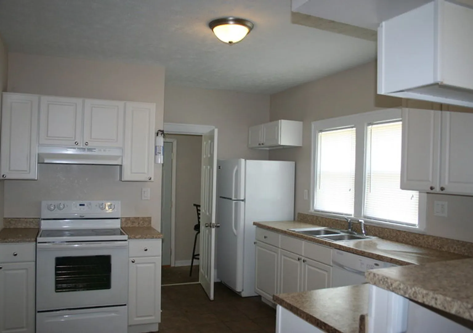 728 Frances Street — Photo 2