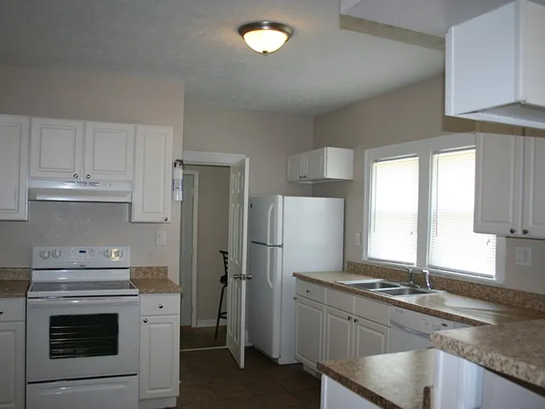 728 N Frances St — Photo 2