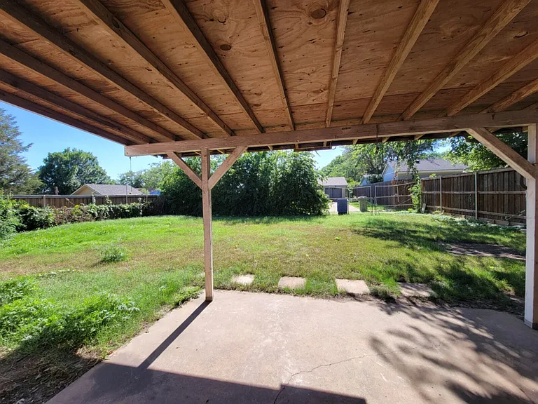 2013 Victoria Dr — Photo 11