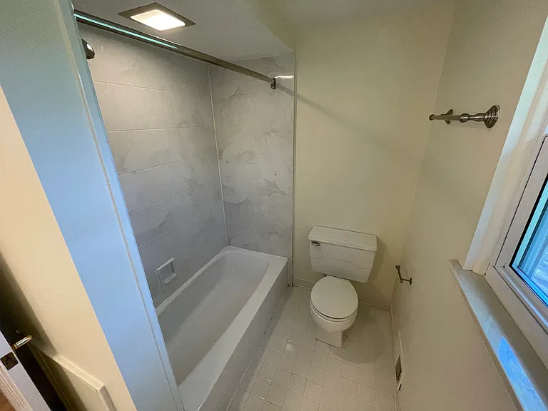 2366 Eaton Gate Rd — Photo 18
