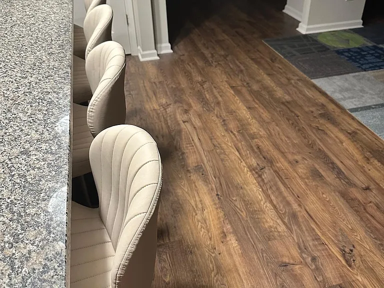 Rotating chairs in the kitchen