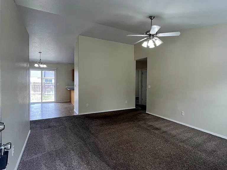 14320 Tara St — Photo 2
