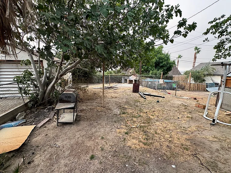 622 E St — Photo 9