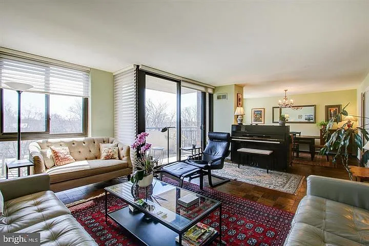 3 bed, 2.5 bath, 1572 sqft, $4,850 — Photo 3