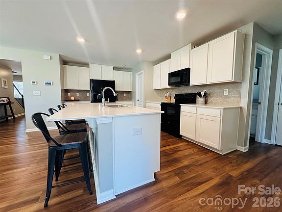 4th image of 345 Gray Hawk Dr